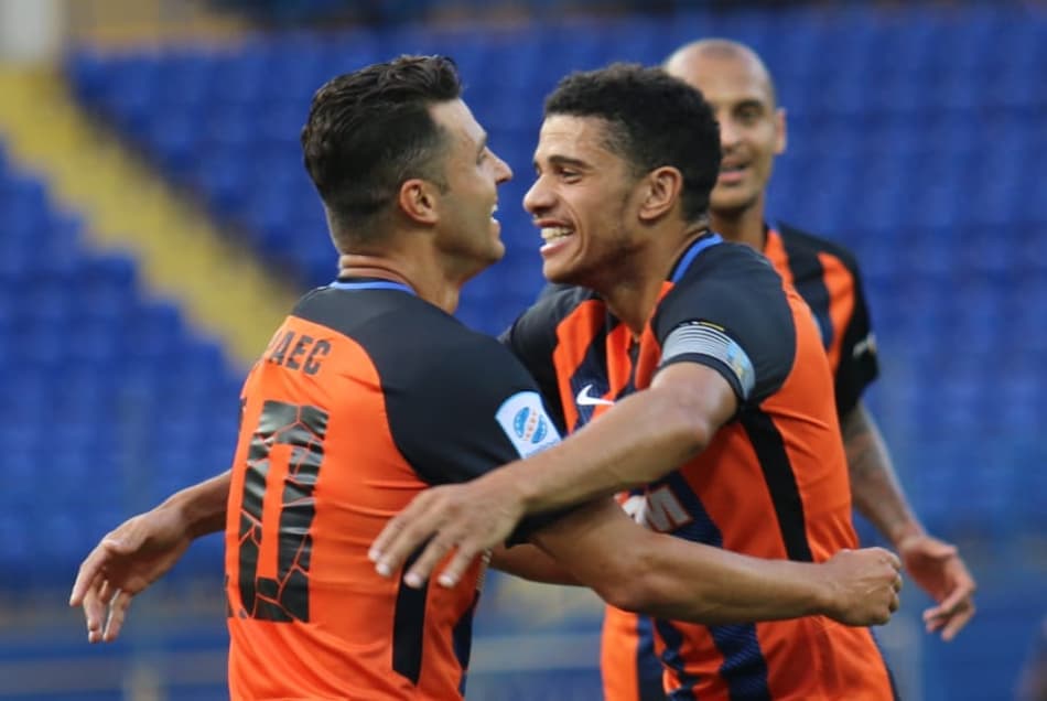 Com gols de brasileiros, Shakhtar Donetsk bate Arsenal Kyiv