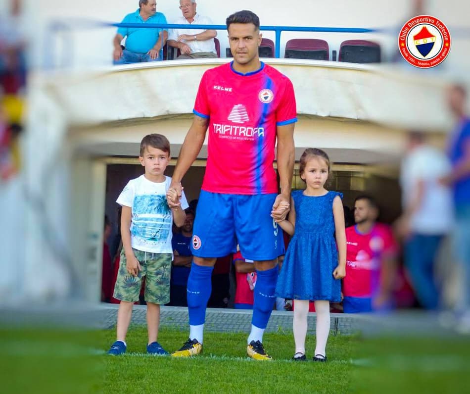 Atacante formado no Santos muda de clube em Portugal