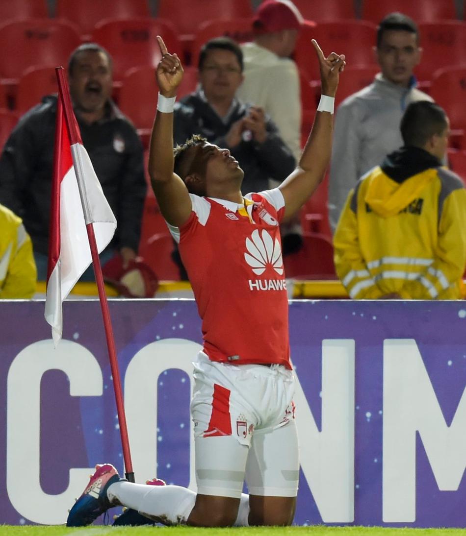 Bola parada decide e Santa Fe continua na Copa Sul-Americana