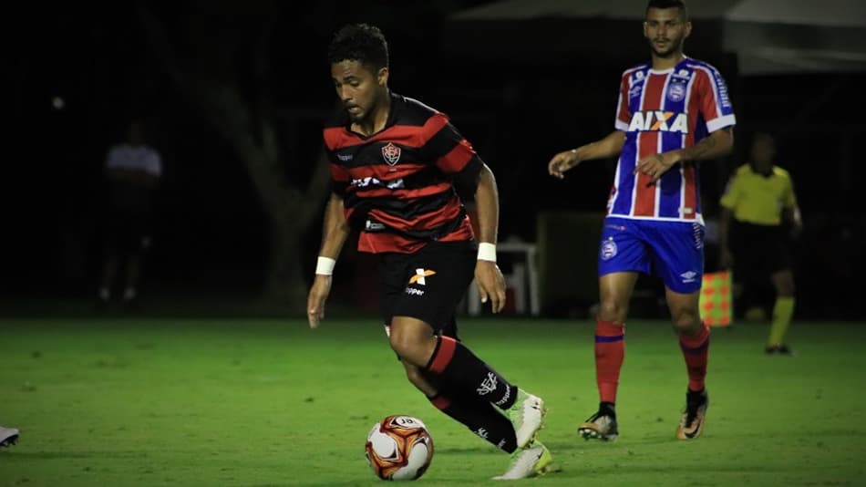 Volante do Vitória celebra triunfo em clássico pelo Brasileiro de Aspirantes