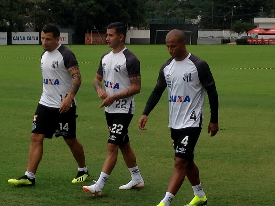 Em atividade, Derlis e Sánchez treinam com grupo pela primeira vez