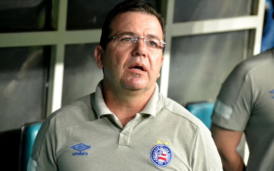 Enderson Moreira acredita que o Bahia merecia sair de campo vencedor