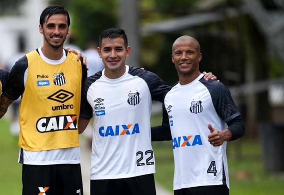 Derlis González e Sánchez aparecem no BID e podem estrear pelo Santos