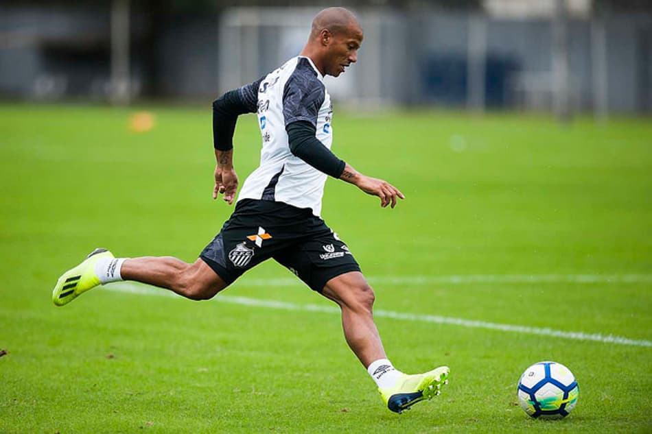 Tranquilidade e raça uruguaia: como Sánchez espera que Santos melhore