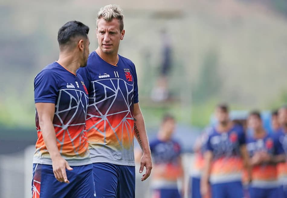 Maxi López ‘se escala’, mas comissão adia estreia para decisão contra LDU