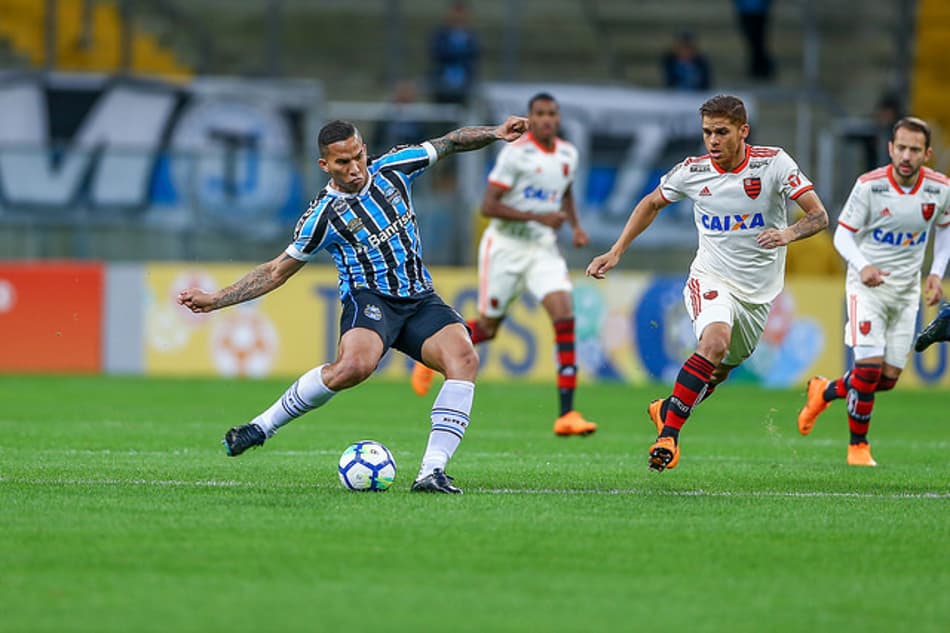 O Flamengo vai voltar de Porto Alegre com um gosto amargo. O Rubro-Negro não se encontrou coletivamente e virou presa fácil para os reservas do Grêmio na noite deste sábado, na Arena, em Porto Alegre. O resultado pode determinar a perda da liderança para o São Paulo na sequência da 17ª rodada. Diego Alves, Paquetá e Everton Ribeiro se salvaram. Confira as notas! (Por Alexandre Araújo - alexandrearaujo@lancenet.com.br).<br>