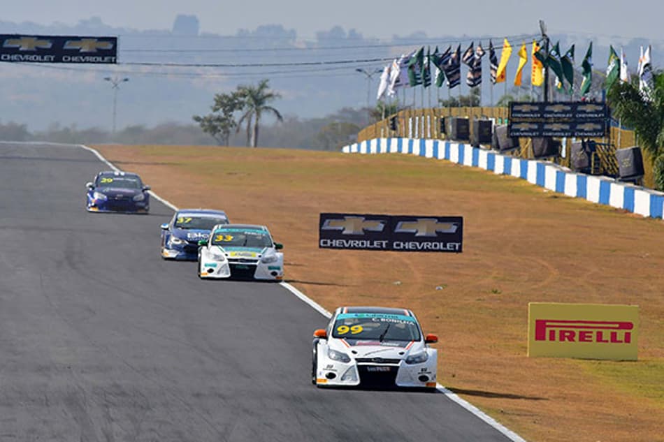 BR de Marcas: Bonilha larga dos boxes para vencer em Goiânia