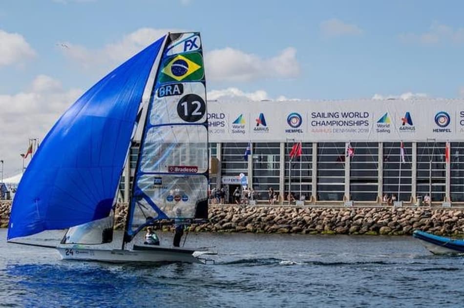 Martine Grael e Kahena Kunze vencem regata e se mantêm no top 5