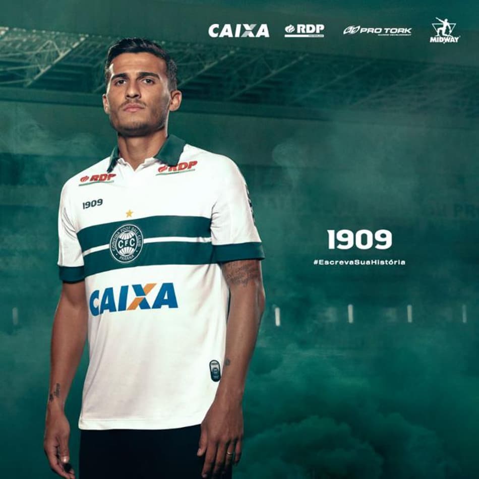 Coritiba apresenta nova camisa 1, assinada por marca própria do clube