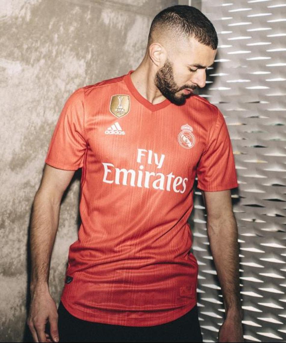 Real Madrid apresenta terceiro uniforme vermelho, feito de plástico reciclado