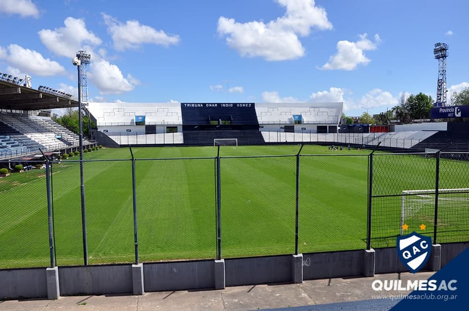 Conmebol faz vistoria e repara gol menor em campo que vai receber Estudiantes e Grêmio