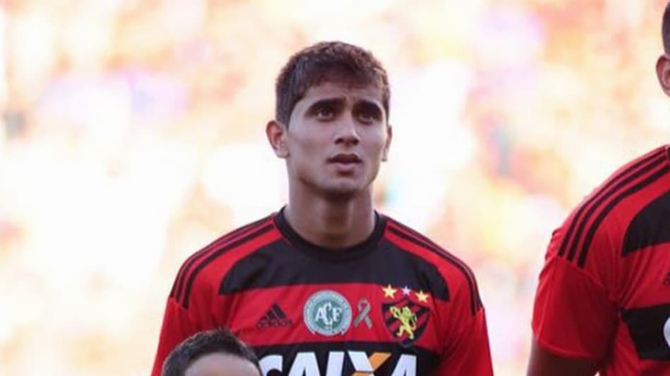Sport oficializa a volta de Everton Felipe