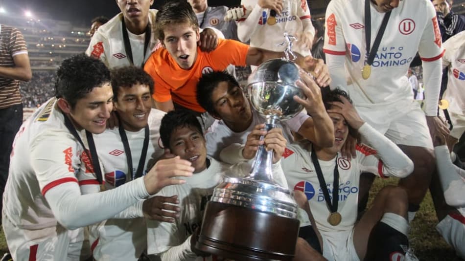 Universitario completa 94 anos com gravíssimos problemas financeiros