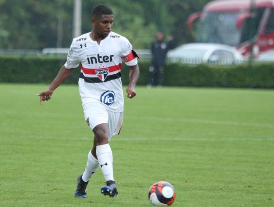 Volante do São Paulo projeta duelo contra o Inter pelo Brasileirão Sub-23