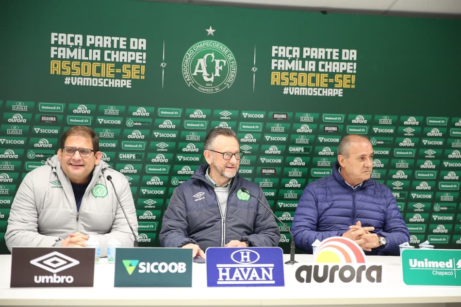Guto Ferreira é apresentado à Chape e deseja recuperar 'confiança' do time