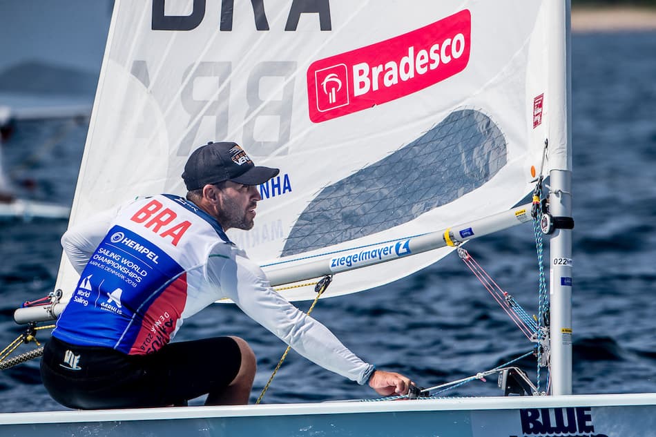 Brasileiros perdem posições em dia de ventos irregulares no Mundial