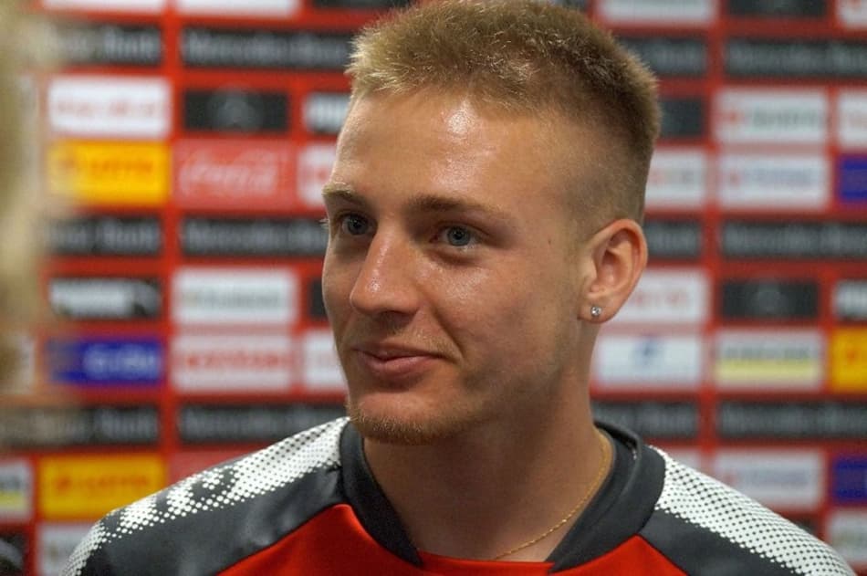 Volante da nova geração argentina renova com o Stuttgart por cinco anos