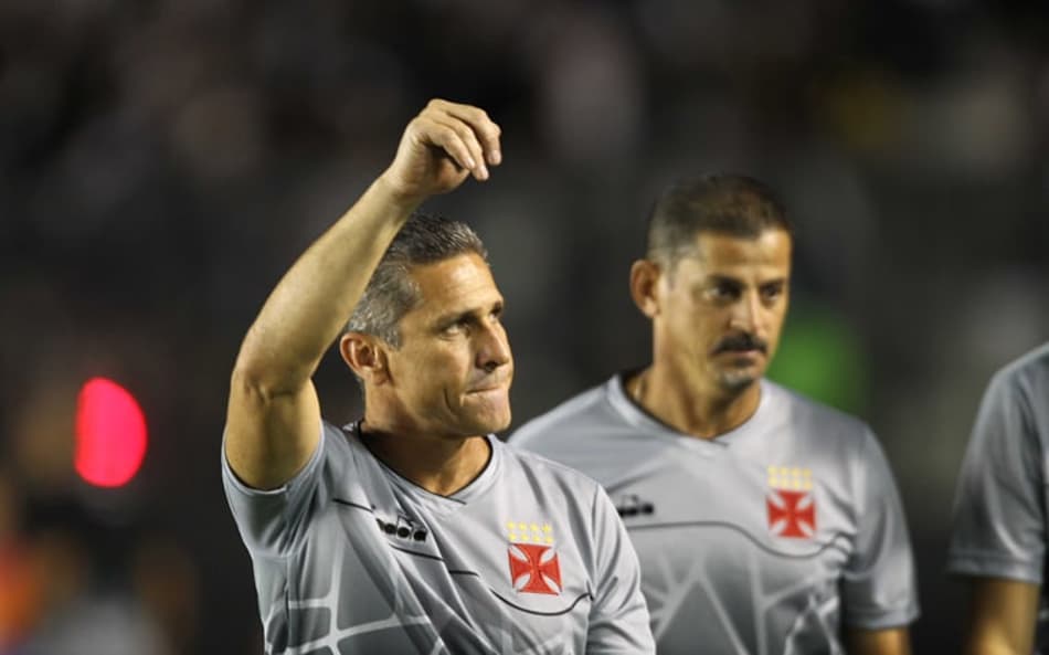 Jorginho lamenta queda na Sula, mas vibra: ‘Hoje viram quem é o Vasco’