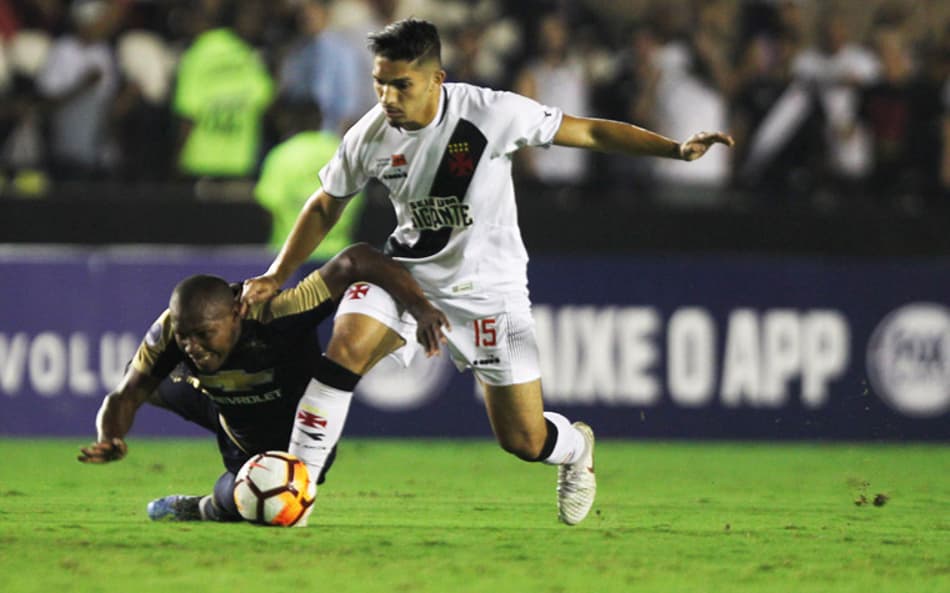 Números da Bola: Contra a LDU, Vasco bateu seu recorde de finalizações em 2018