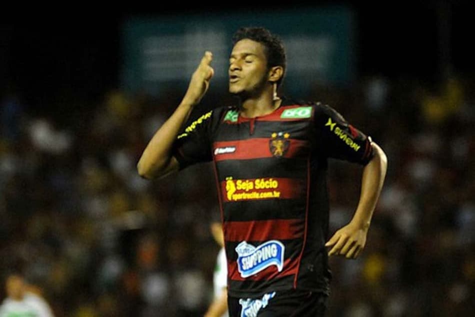 Um perseguido, outro ídolo: Reinaldo e Diego Souza reencontram o Sport