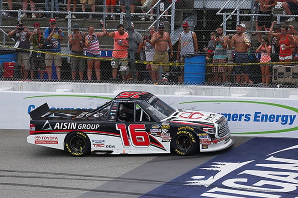 Brett Moffitt consegue vitória na Truck Series