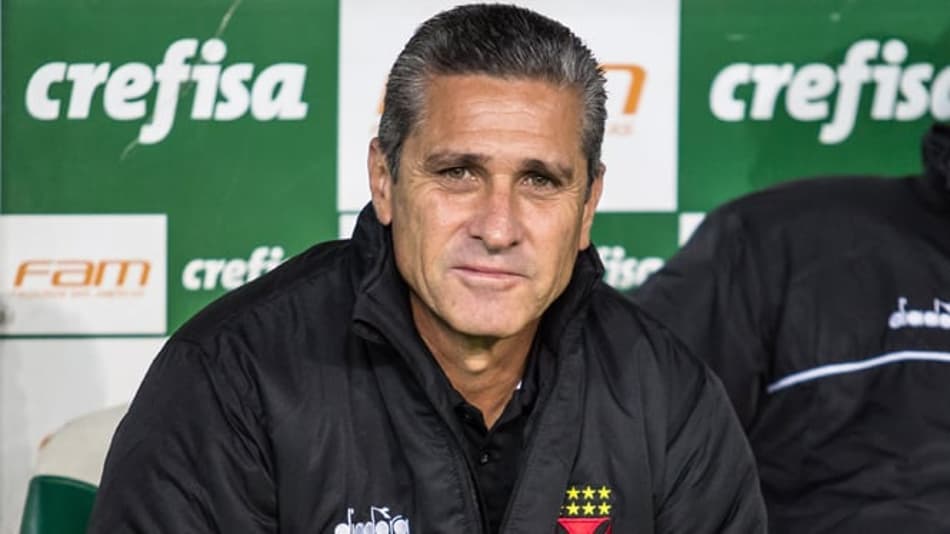 Jorginho lamenta derrota do Vasco e diz: 'Está faltando o arremate final'