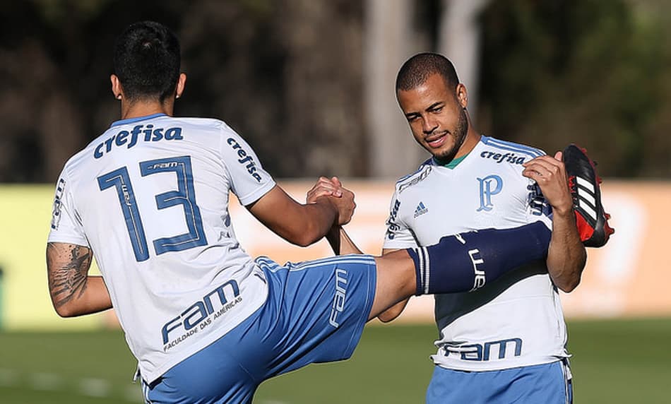 Mayke diz que elenco do Palmeiras está amando o ‘paizão’ Scolari