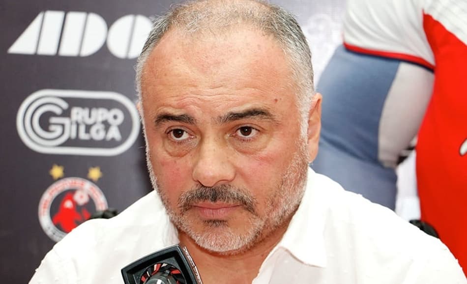No México, técnico do Veracruz afirma que dirigiu o time sem contrato