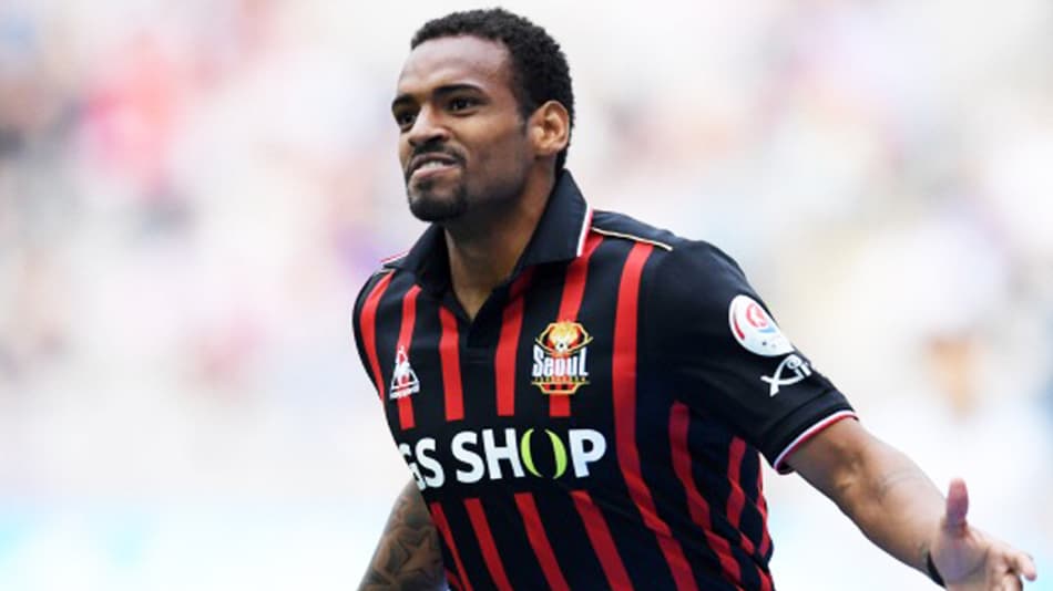 Imperador, é você? Brasileiro marca gol semelhante ao de Adriano na K-League