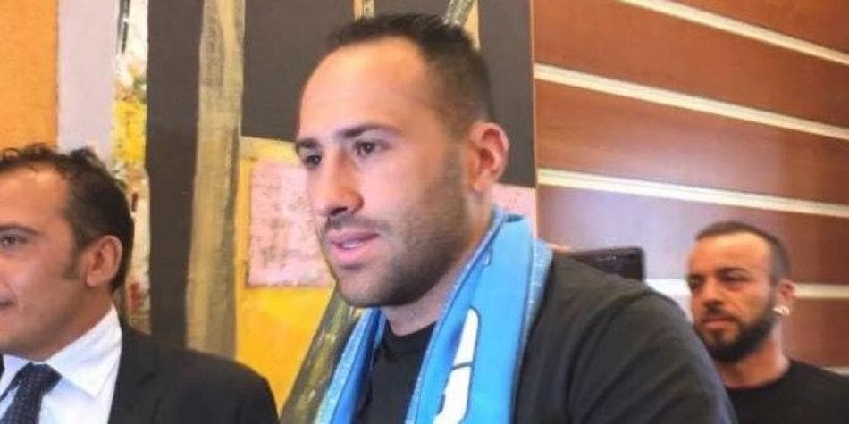 Ospina desembarca na Itália para realizar exames e assinar com o Napoli
