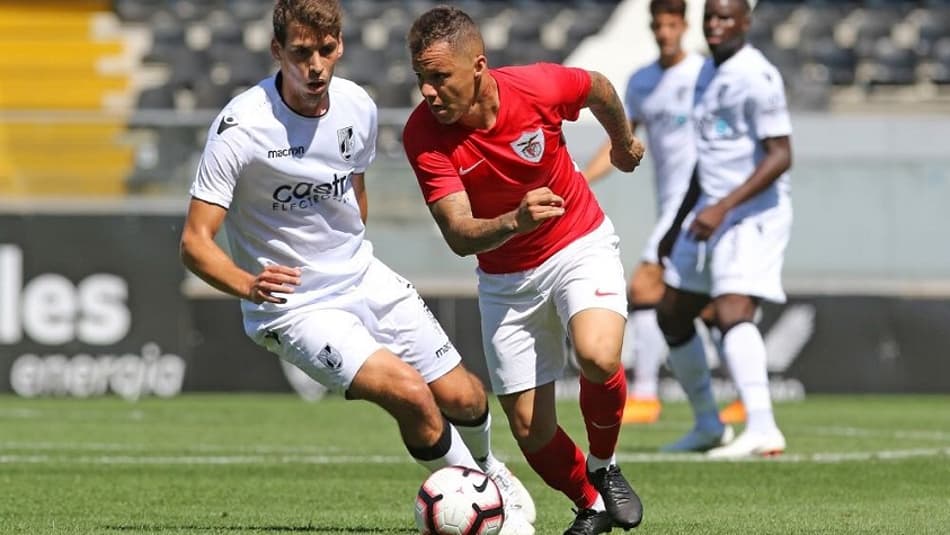 Estreando em casa na Liga, lateral brasileiro mira vitória do Santa Clara