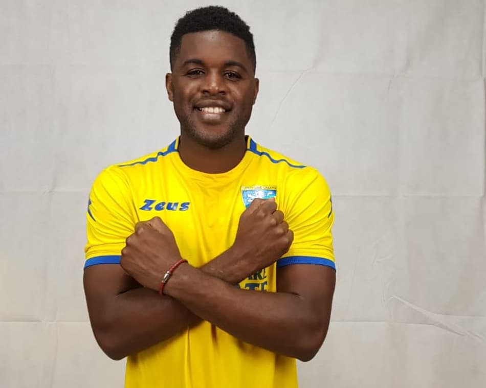 Sem espaço no Arsenal, centroavante acerta com time italiano