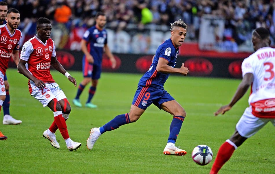 Lyon é superior, mas acaba derrotado pelo Reims pelo Campeonato Francês
