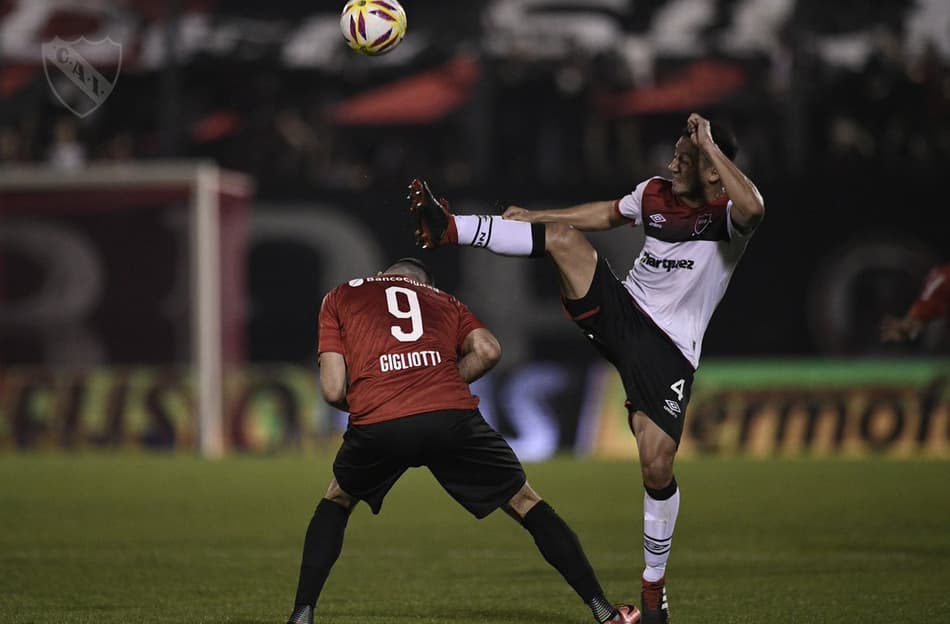 Antes de encarar o Santos, Independiente empata na Superliga Argentina