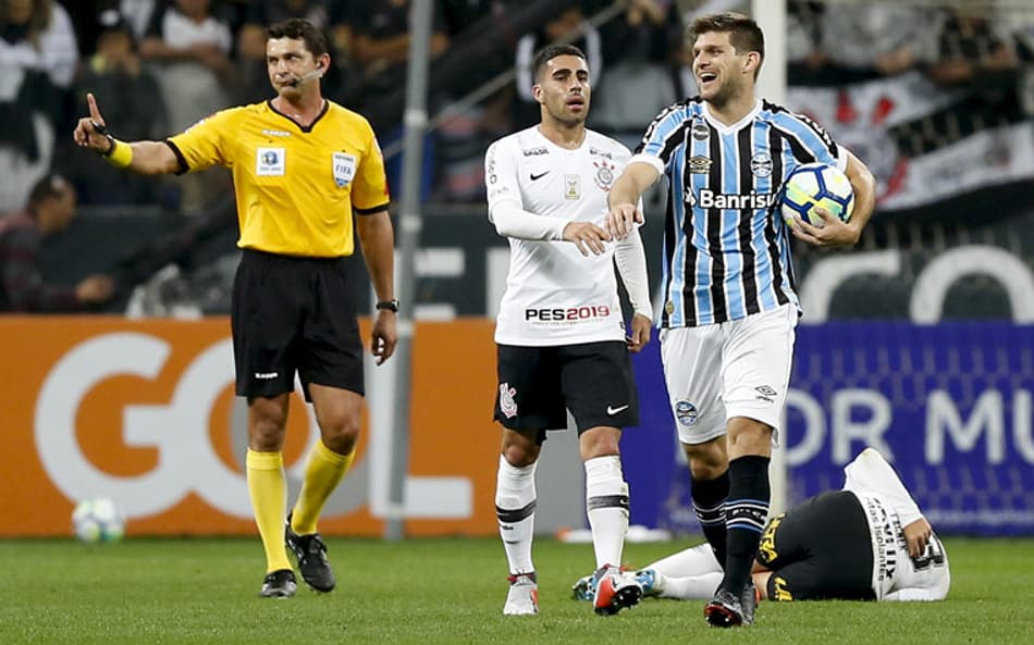 Números da Bola: Kannemann supera Dedé em ranking de desarmes