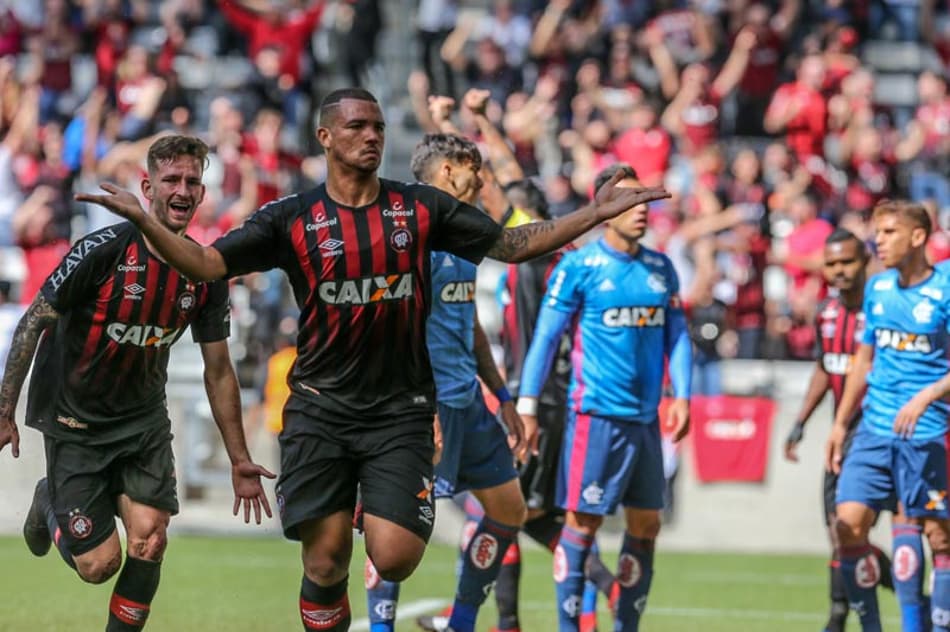 ATUAÇÕES: Rodinei, César, Uribe… Flamengo é 'reprovado' em Curitiba