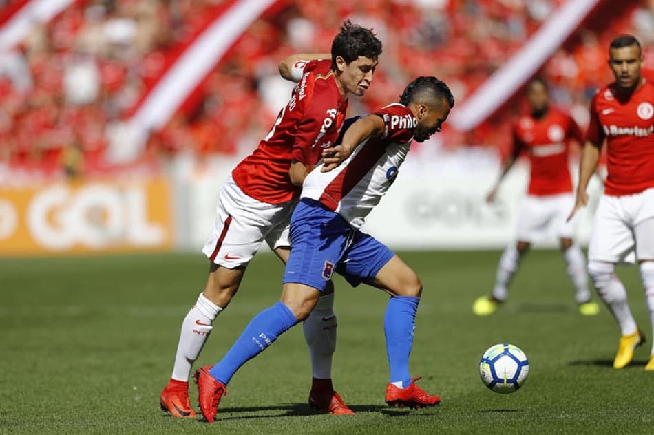 Com golaço no fim, Inter vence o Paraná e assume a ponta provisória