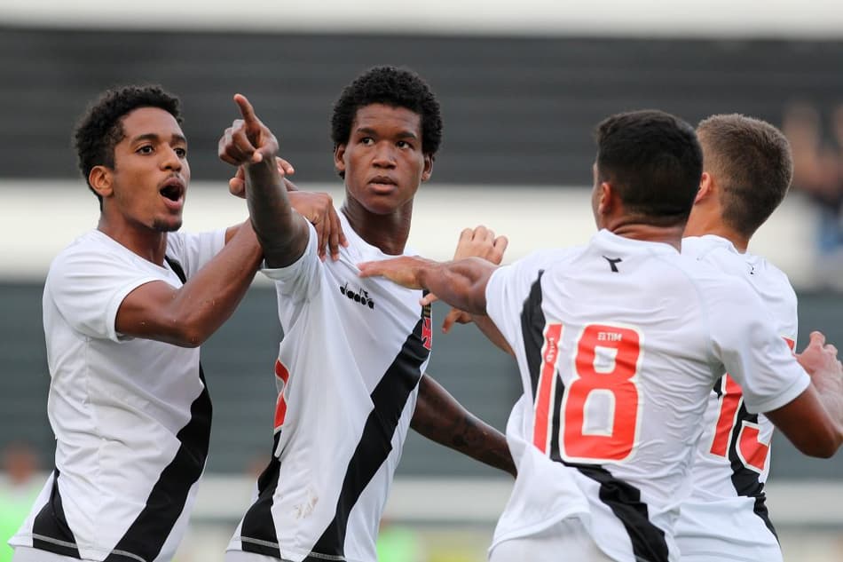 Lateral emprestado ao ABC se lesiona e Vasco solicita retorno imediato