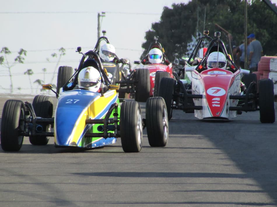 Jovens pilotos brilham e Fórmula Vee bate recorde histórico em Piracicaba