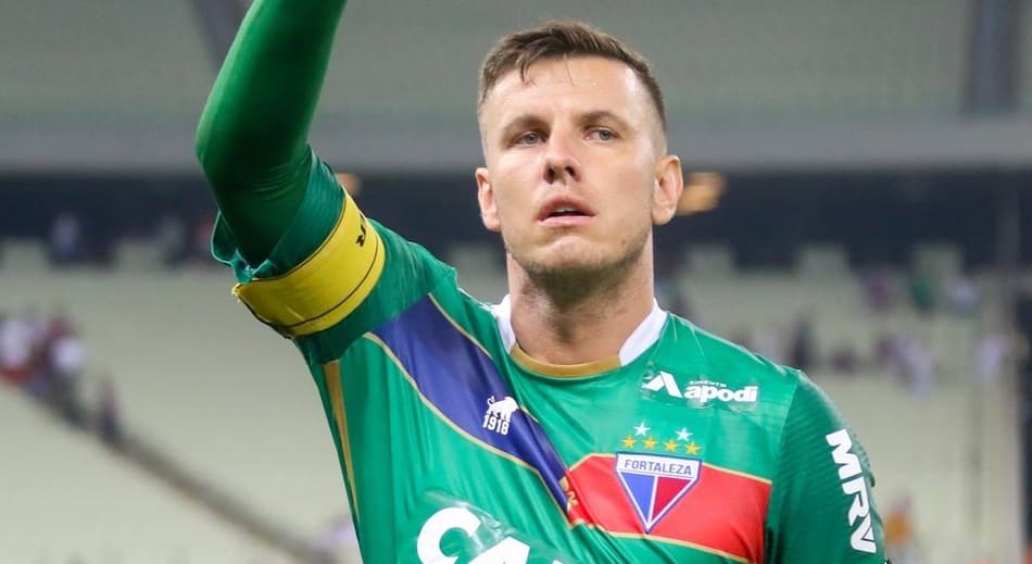Apesar da derrota, goleiro do Fortaleza rasga elogios a comissão técnica