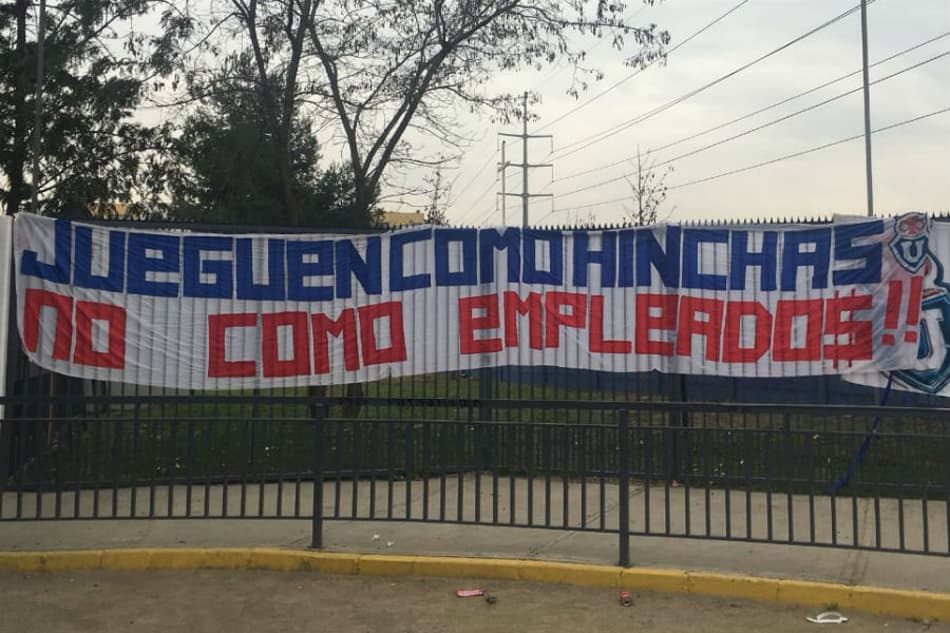 Torcedores de time chileno pressionam equipe de maneira inusitada; Confira