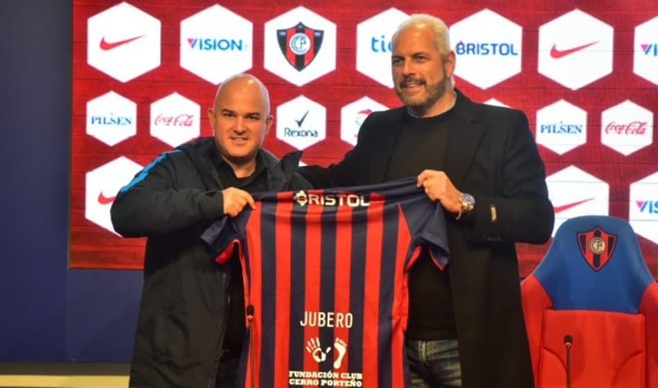 De olho no Palmeiras, Fernando Jubero é apresentado como novo técnico do Cerro Porteño