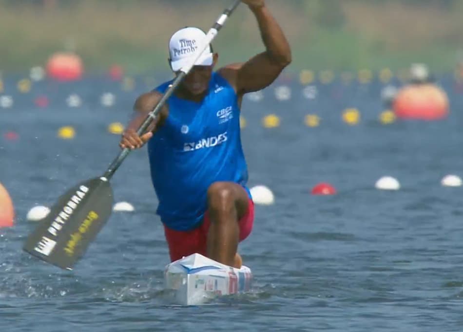 Isaquias Queiroz se classifica para duas finais no Mundial de Portugal