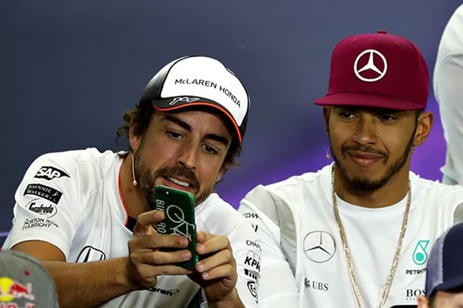 Alonso sobre Hamilton e Ferrari: “Provavelmente ele será leal à Mercedes”