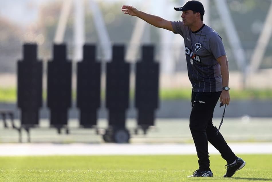 Por fim de jejum, Bota visa se apegar a 'bom exemplo' contra o Sport