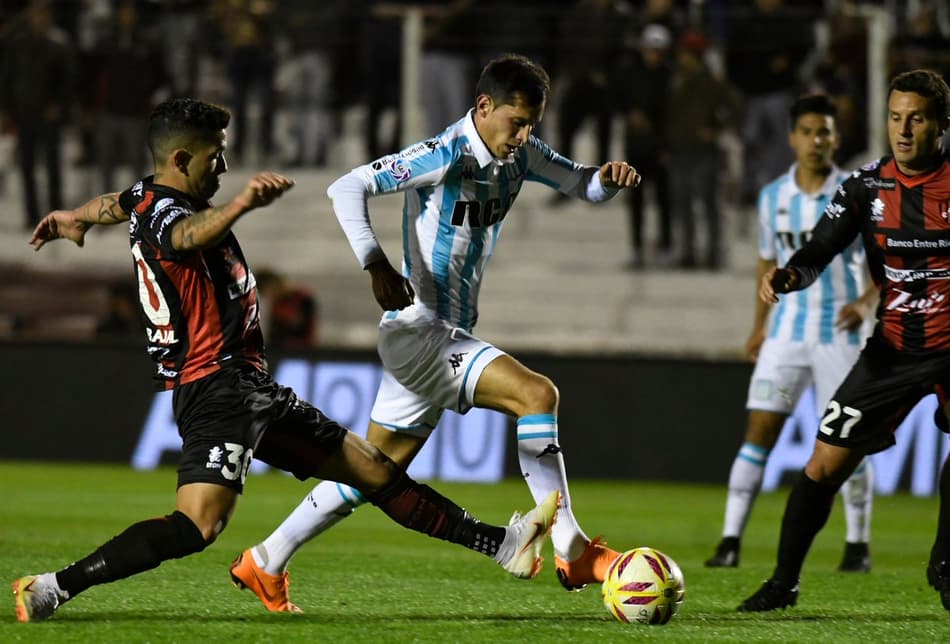 Racing derrota o Patronato e assume a liderança da Superliga Argentina