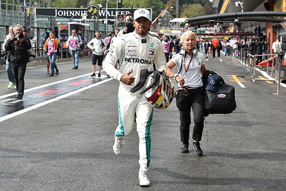 Pole na chuva, Lewis Hamilton diz não ser imbatível nessa condição climática