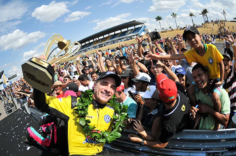 Diante de 36 mil pessoas, Giaffone é campeão da Copa Centro-Oeste da Truck