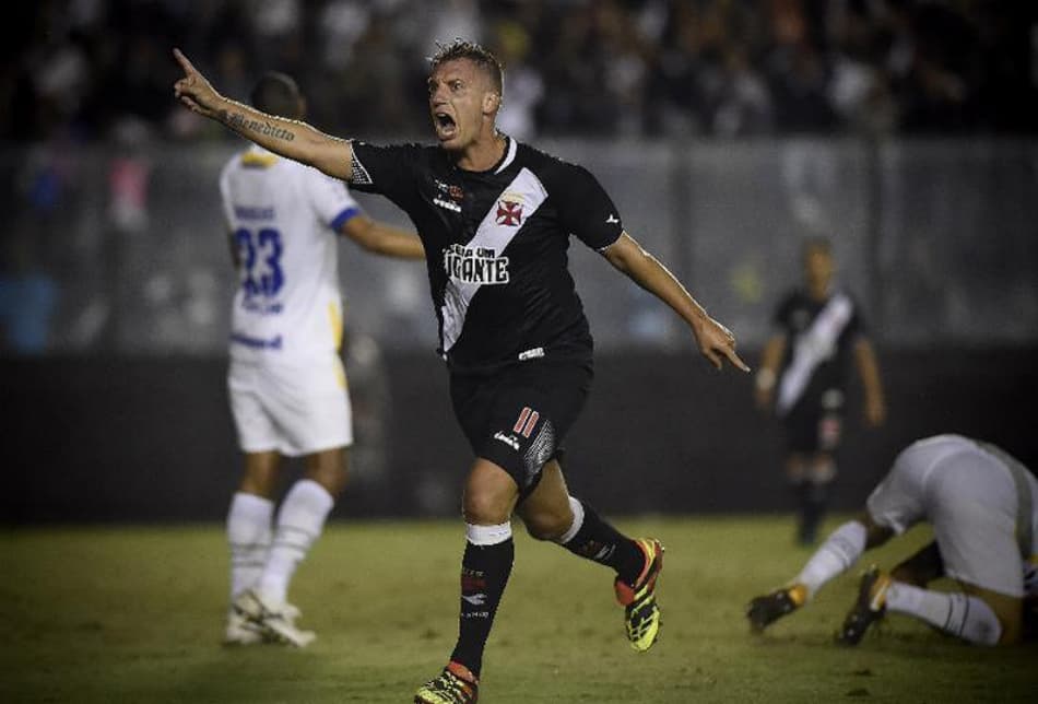 Blog do Garone: Em quatro jogos, Maxi López já figura entre os principais garçons do Vasco no ano