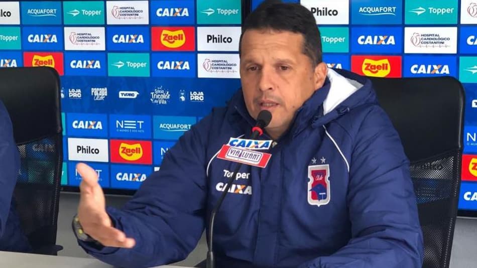 Claudinei Oliveira aceita a proposta da Chapecoense e deixa o Paraná